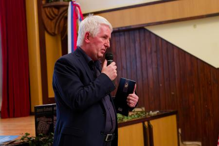 Na sliki dr. Marko Frelih, soavtor knjige o Čebulju